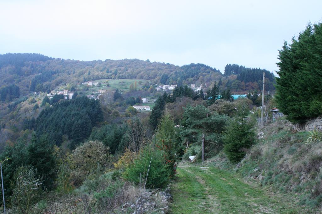 לינה וארוחת בוקר Saint-Barthélemy-le-Meil La Grange De La Coste מראה חיצוני תמונה